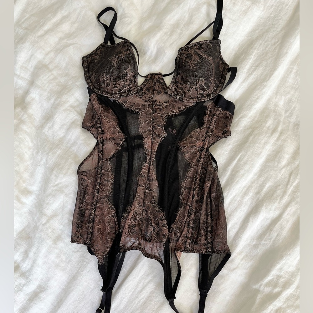 Victoria’s Secret very sexy lace garter slip size 34c